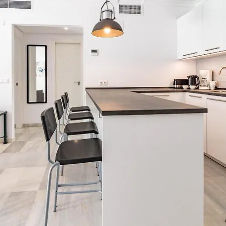 Apartman Harbor Getaway In The Heart Of Puerto Banus With Walking Dictance To Everything *