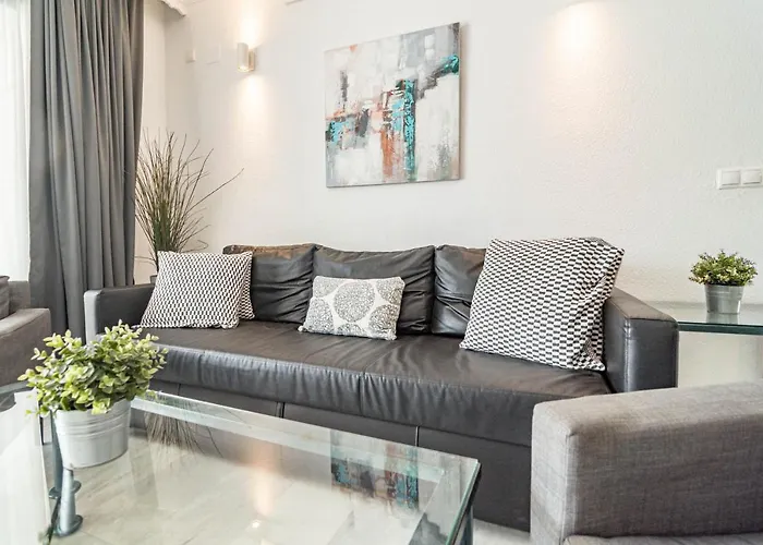 Harbor Getaway In The Heart Of Puerto Banus With Walking Dictance To Everything *
