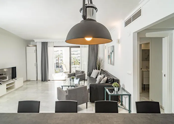 Harbor Getaway In The Heart Of Puerto Banus With Walking Dictance To Everything アパート *