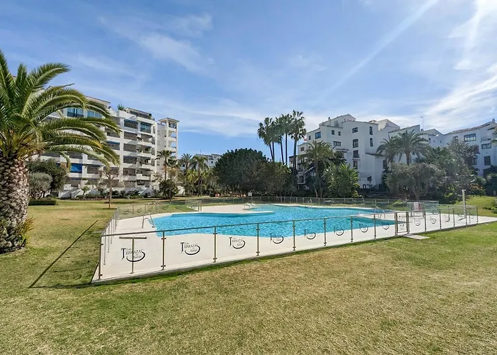 アパート Harbor Getaway In The Heart Of Puerto Banus With Walking Dictance To Everything マルベーリャ