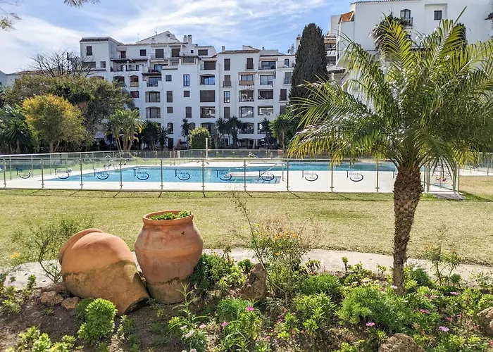 Apartament Harbor Getaway In The Heart Of Puerto Banus With Walking Dictance To Everything