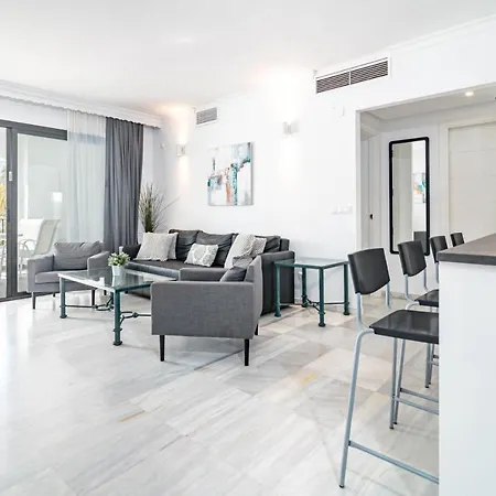 Daire Harbor Getaway In The Heart Of Puerto Banus With Walking Dictance To Everything Marbella