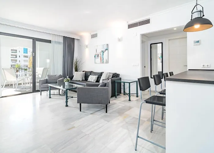 Daire Harbor Getaway In The Heart Of Puerto Banus With Walking Dictance To Everything Marbella