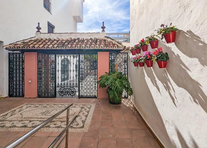Daire Harbor Getaway In The Heart Of Puerto Banus With Walking Dictance To Everything *
