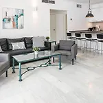 Harbor Getaway In The Heart Of Puerto Banus With Walking Dictance To Everything Διαμέρισμα *